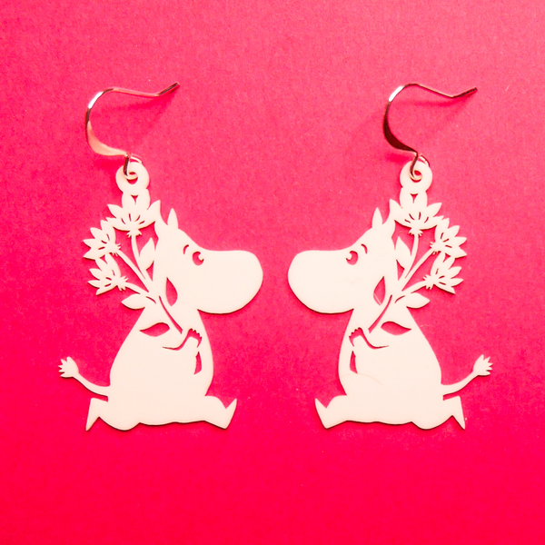 Coruu Muumipeikko ja kukkakimppu korvakorut, silikoni