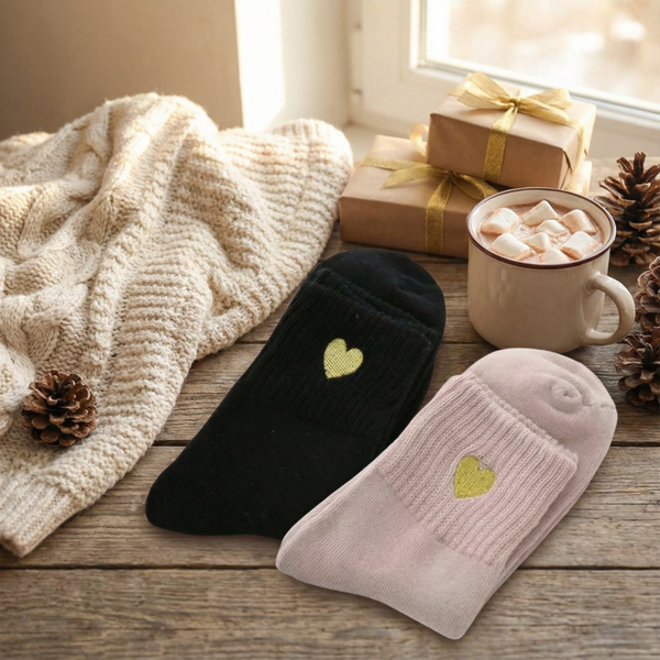 Sydän-puuvillasukat brodeerauksella