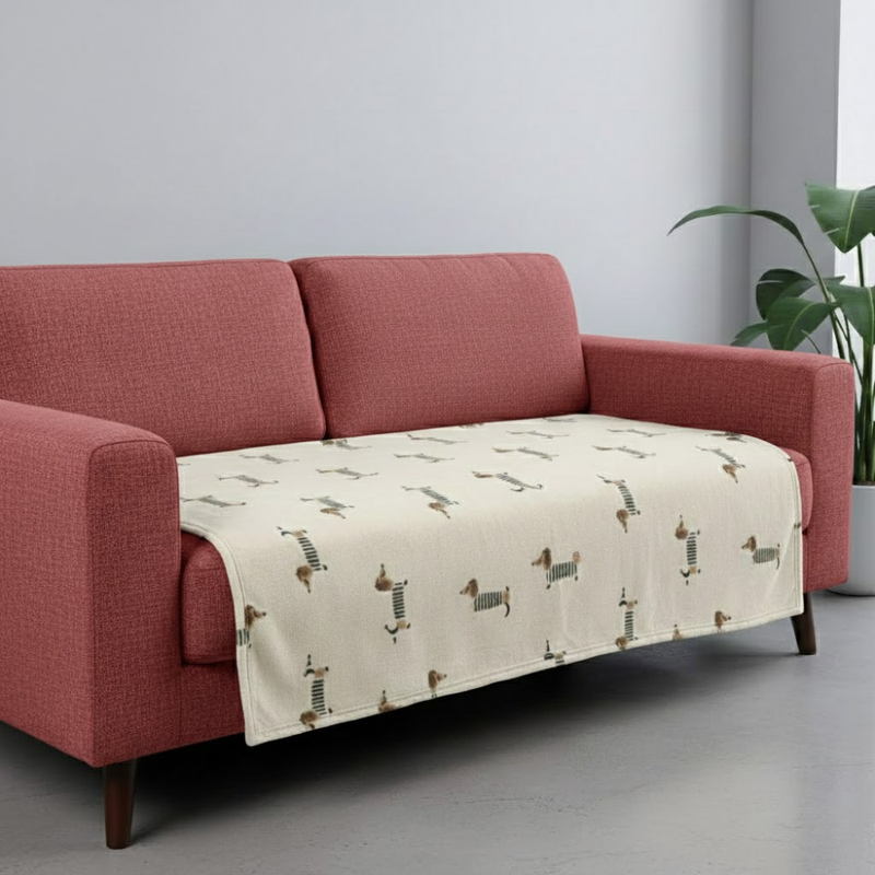 L&auml;mmin Flanelli-torkkupeitto M&auml;yr&auml;koira-kuviolla (120 x 180 cm)