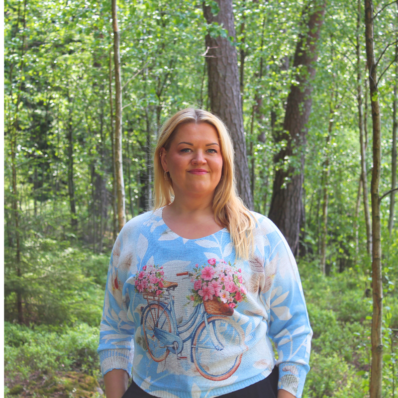 Kes&auml;inen polkupy&ouml;r&auml;kuvioinen -neulepaita