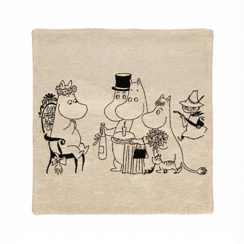 Muumiperheen juhla -gobeliinityynynp&auml;&auml;llinen