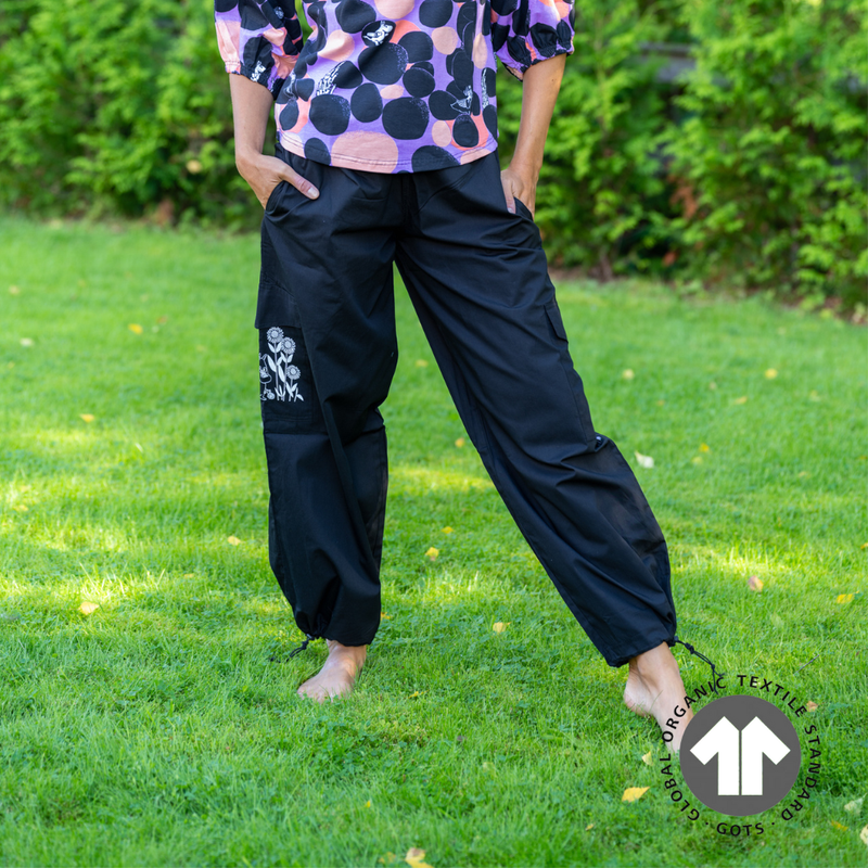 Moomin by KiOma naisten housut Virna, musta - Muumipeikko XS-S, XS-3XL